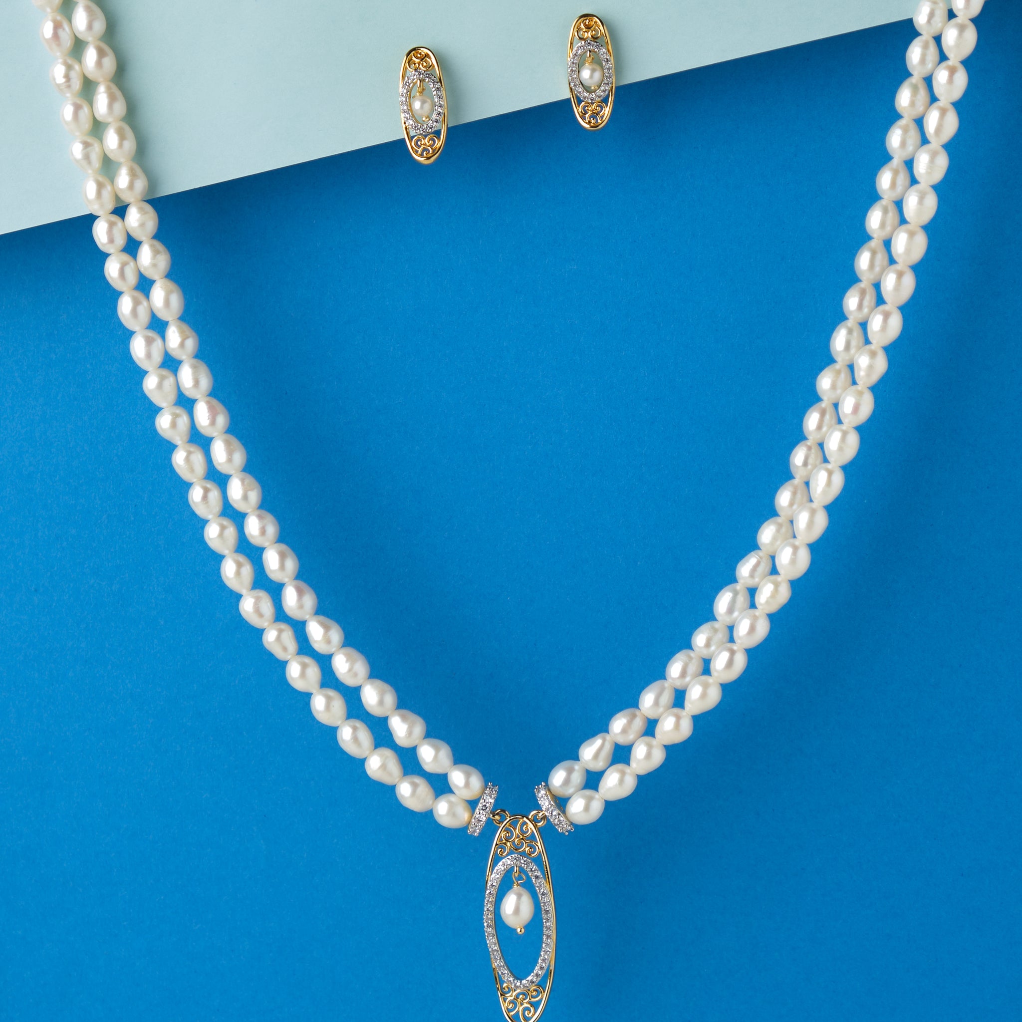 The Ebullient  Pearl Necklace Set