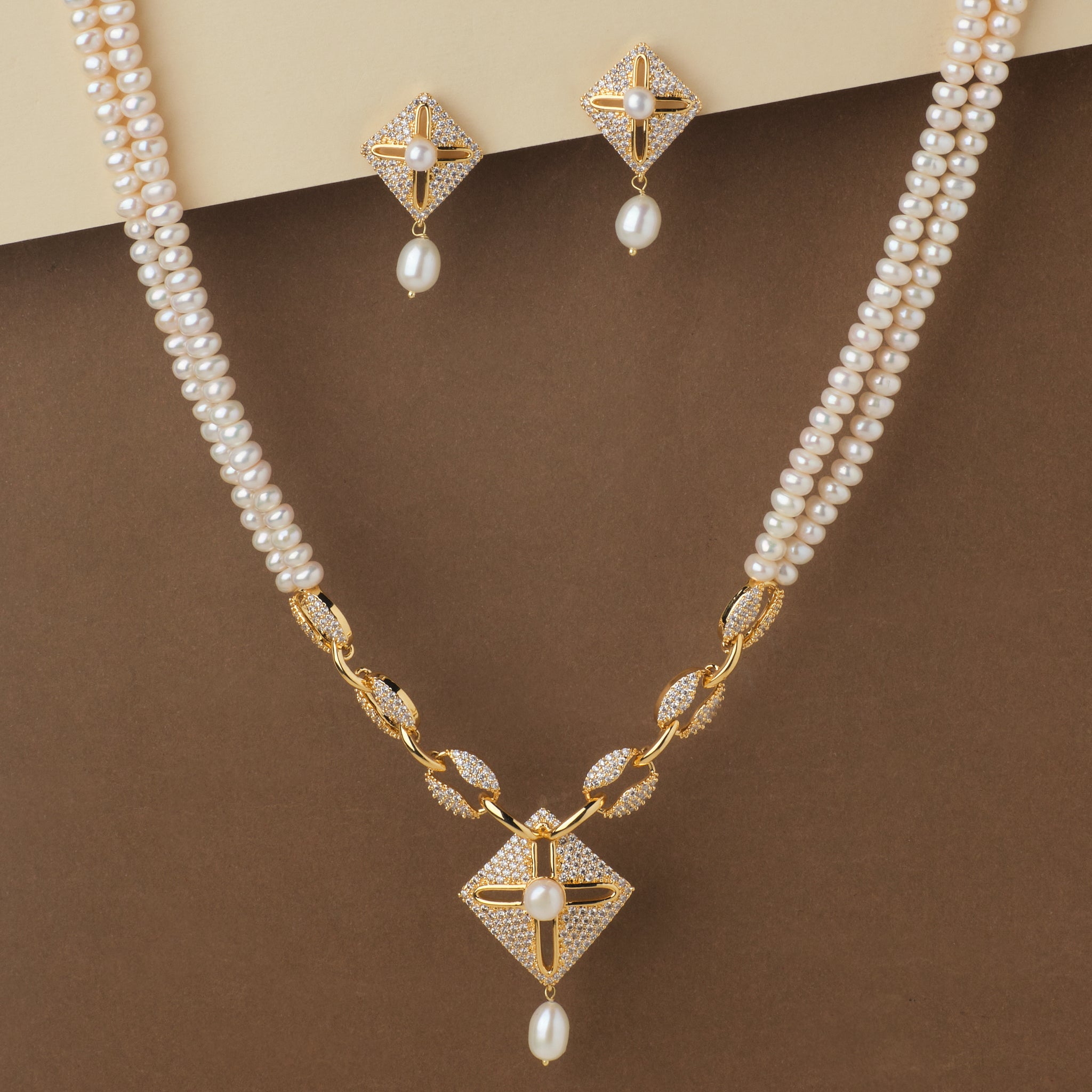 Beautiful Pearl & Stone Stud Necklace Set