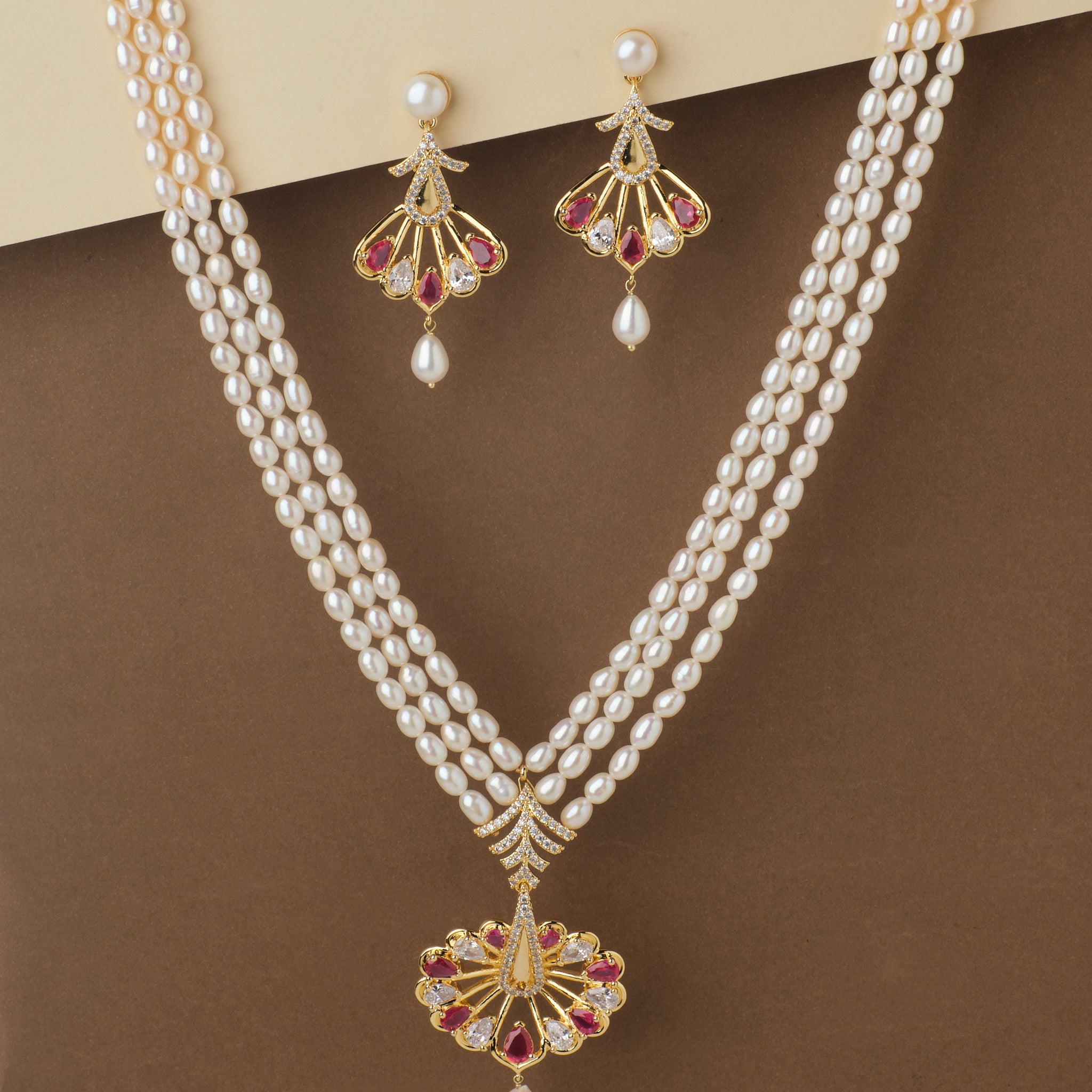 Fashionable Trendy Pearl Necklace Sets