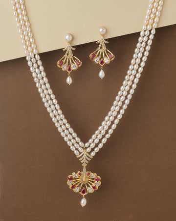 Fashionable Trendy Pearl Necklace Sets