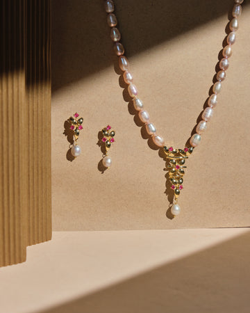 The Freida Pearl Necklace Set