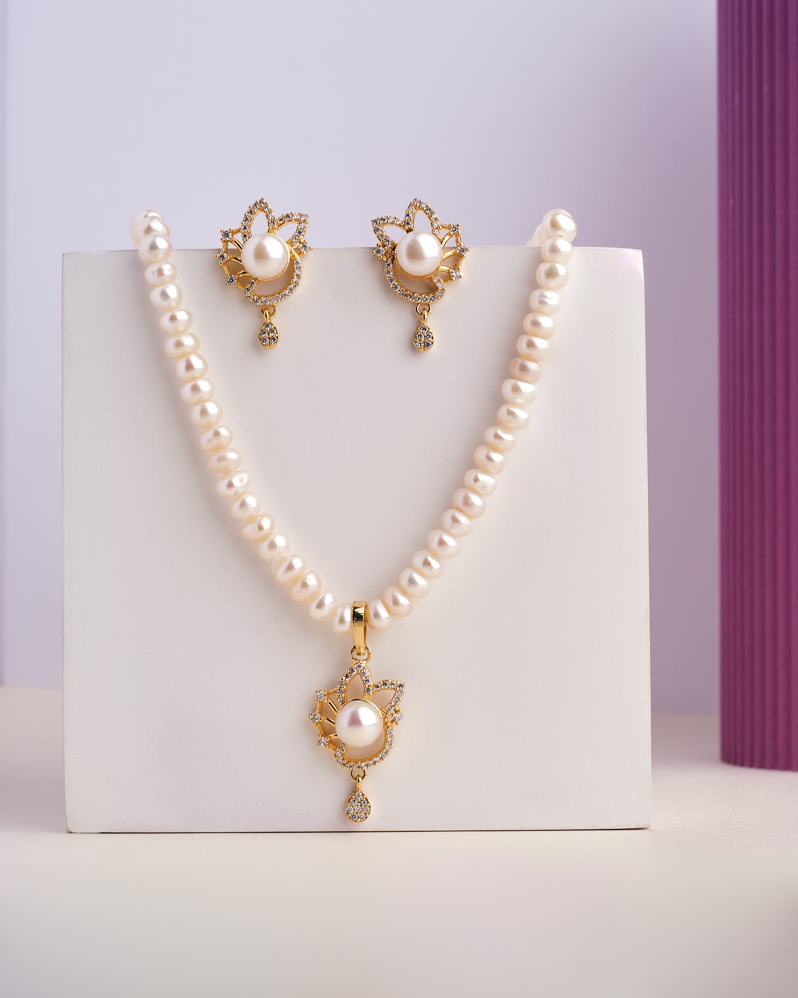 The Elllinor Pearl Necklace set