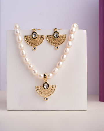 Lavish Luminary Pearl Necklace Set