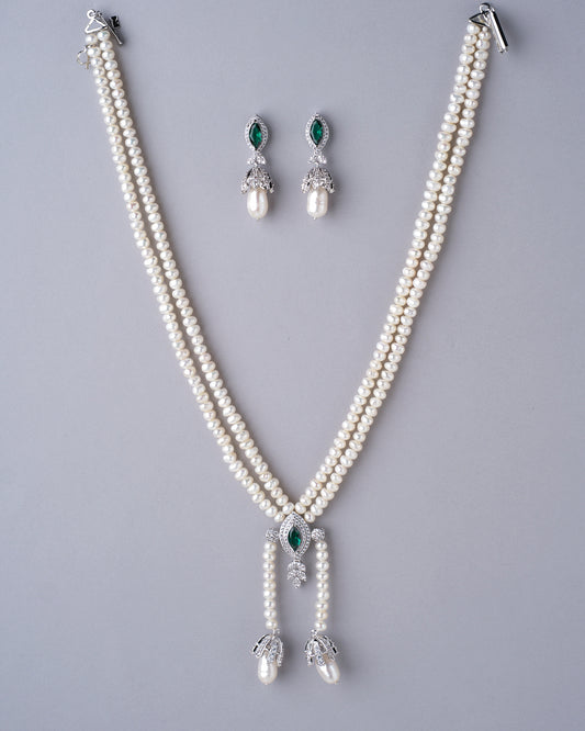 The Kanaka Mridula Pearl Necklace Set