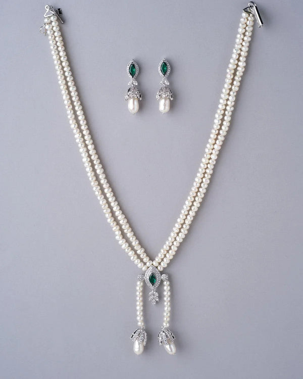 The Kanaka Mridula Pearl Necklace Set