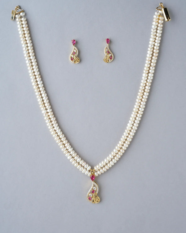 Elegant Pearl Necklace Set