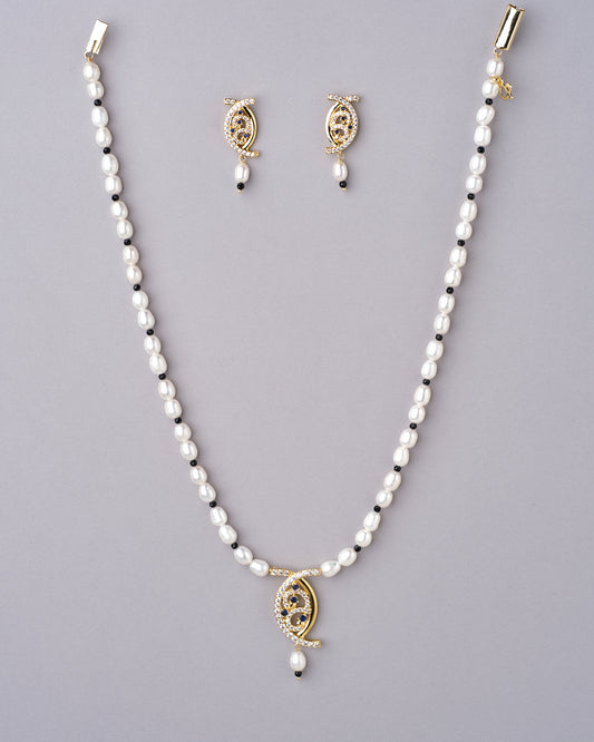 Adorable Aura Pearl Necklace Set