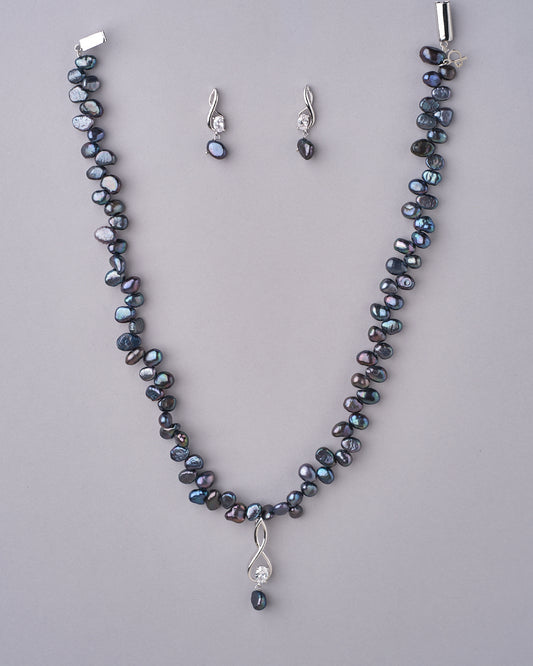 Vashikrit - The Hypnotic Tiers Pearl Neacklace Set