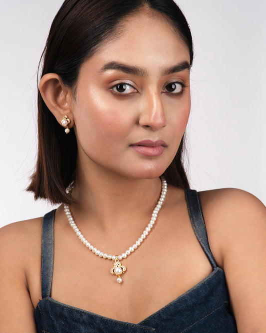 Trendy Pearl Necklace Sets