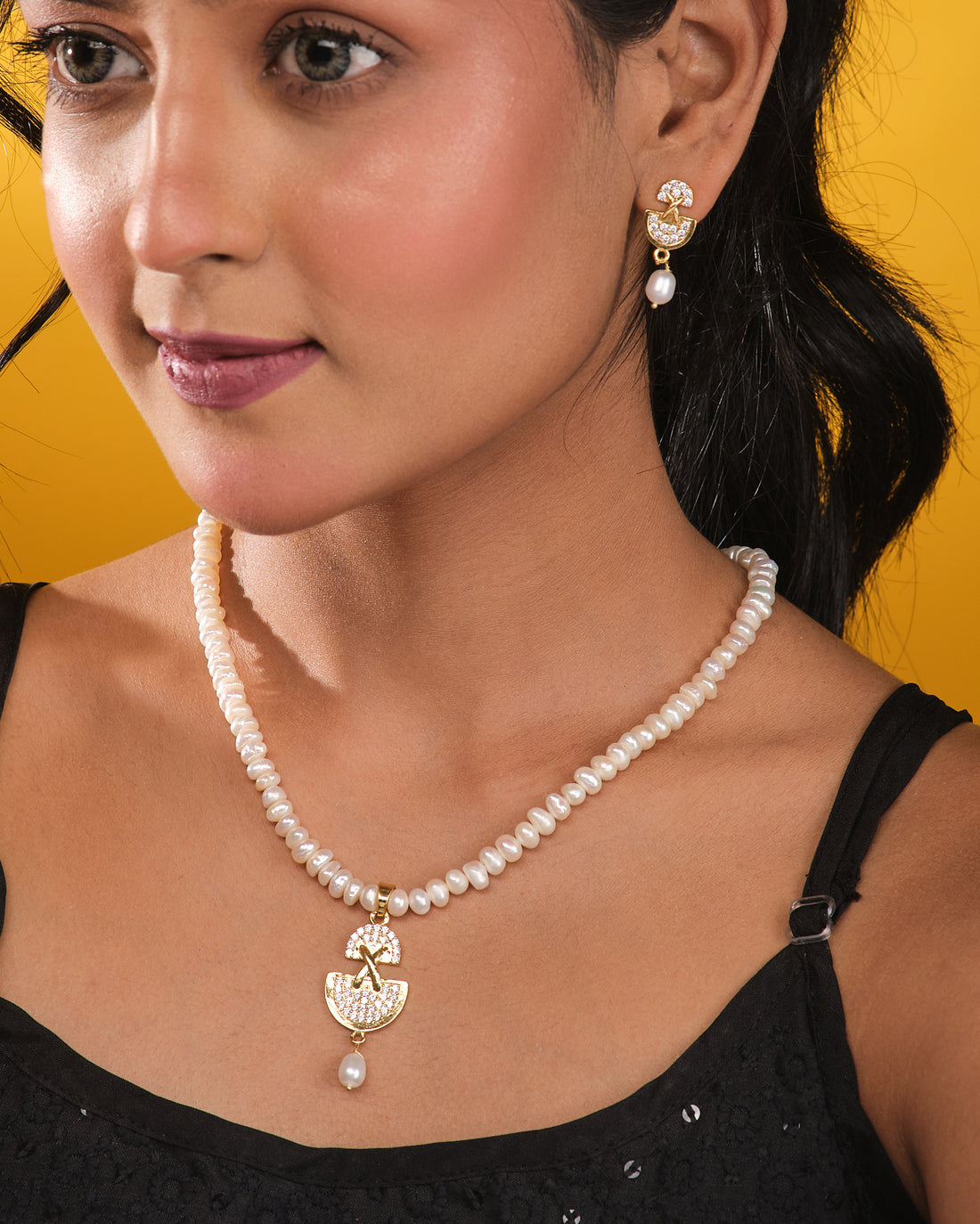 Modern Necklace Pearl Set