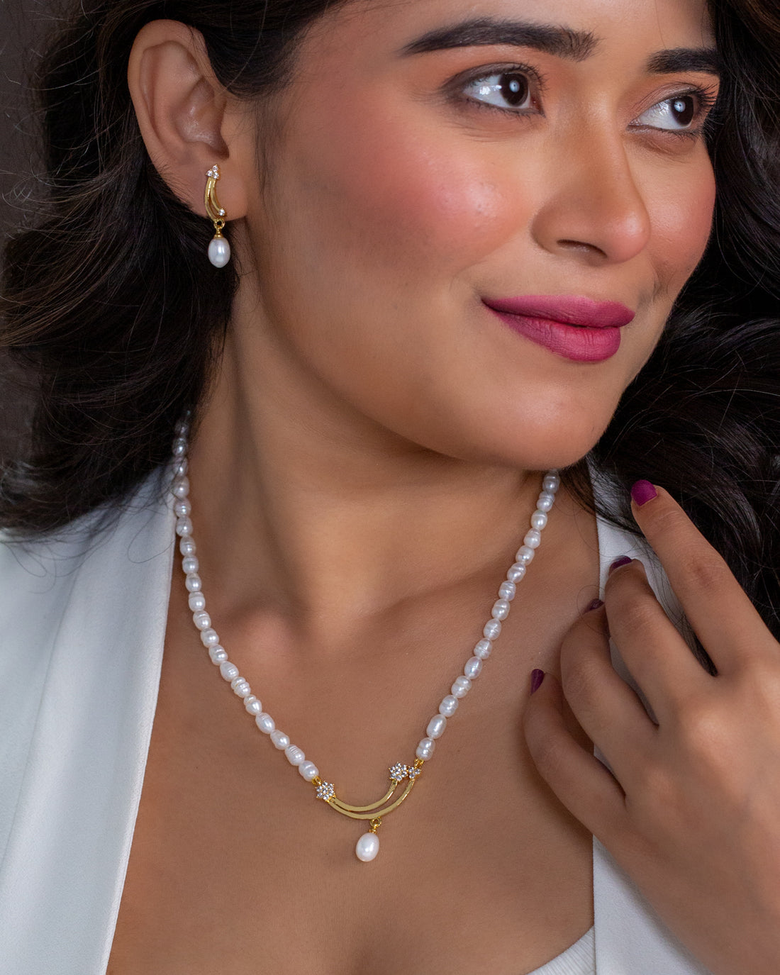 Classic White Pearl Necklace Set with Gold Curve Pendant