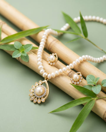 Royal One -Strand Pearl Necklace Set with Matching Drop Earrings