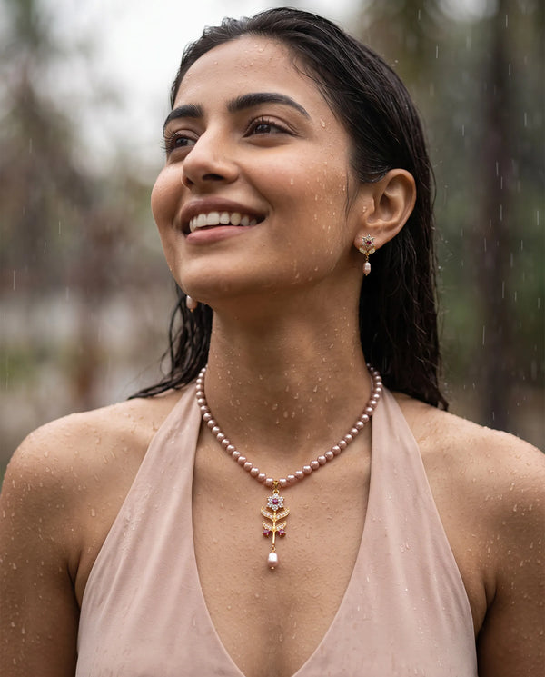 Elegant Peach Pearl Floral Necklace Set