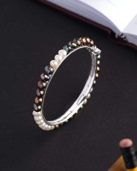 Single Line Black & White Bangle - Chandrani Pearls