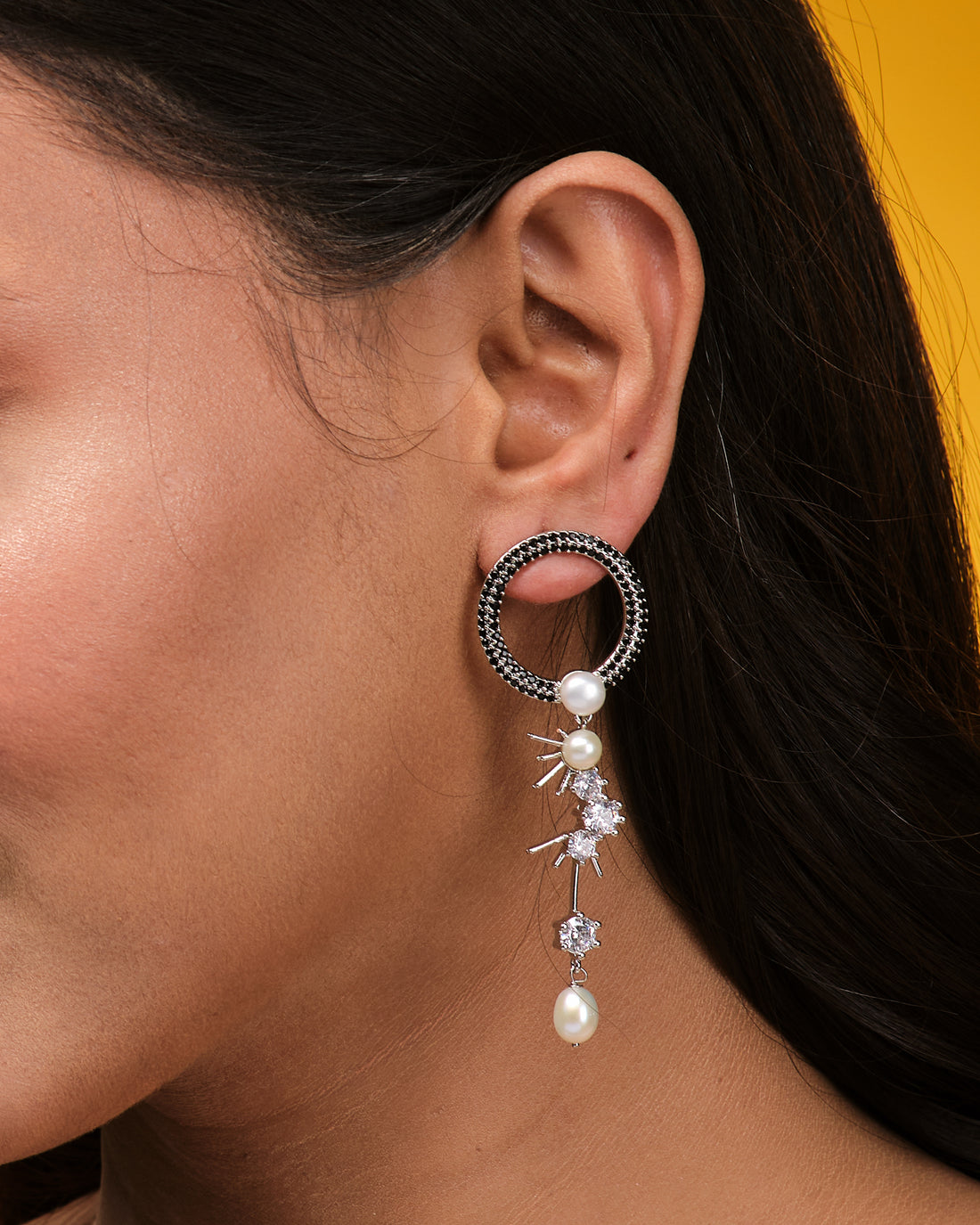 The Frosty Wreath Pearl Earrings