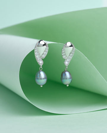 Dainty pearls, dazzling CZ