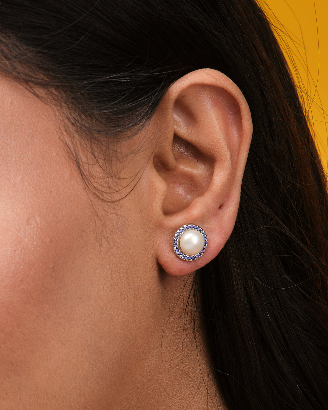 White Dust Pearl Stud Earring