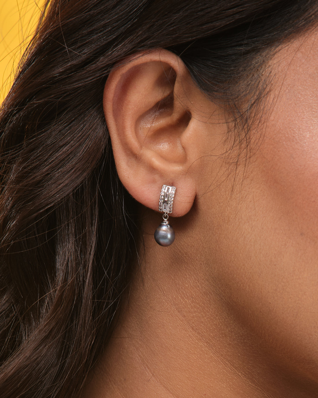 Statement pearls with shine