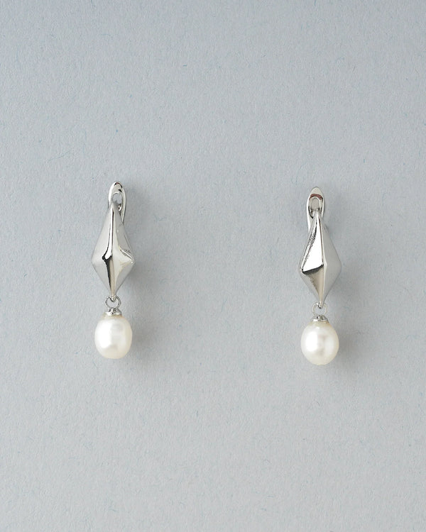 Everyday Elegance Pearl Earrings
