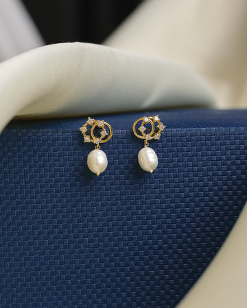 A radiant CZ halo surrounds a single pearl centerpiece.