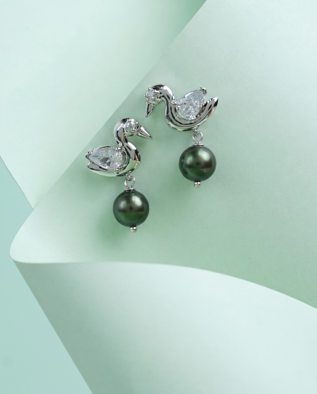 Elegant Duck sparkle duo Pearl Earring