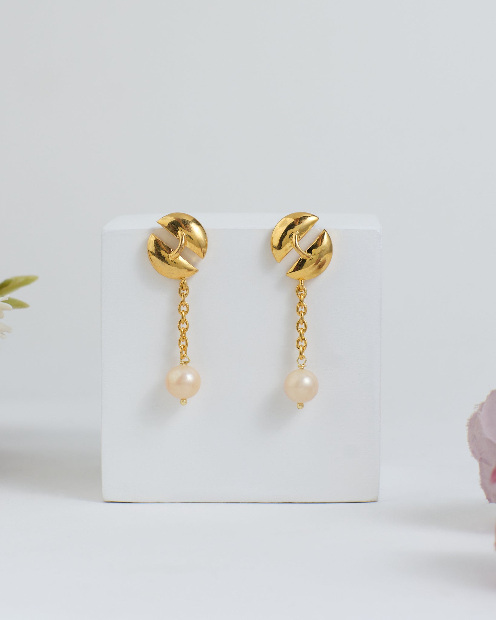 Melodic Trumpet Pearl Earrings