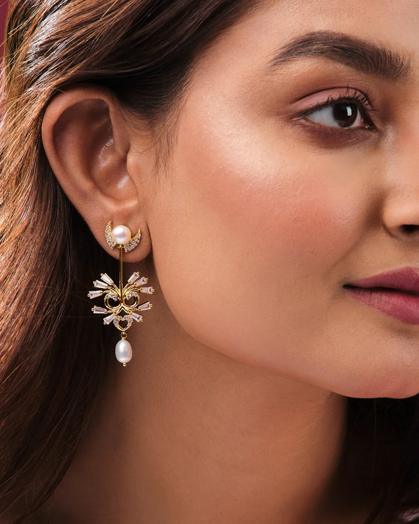 Sophisticated Gold Earrings with Diamond Detailing and Pearl Drop Finish
