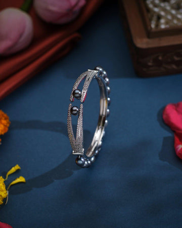 The kallie Twister Bangle - Chandrani Pearls