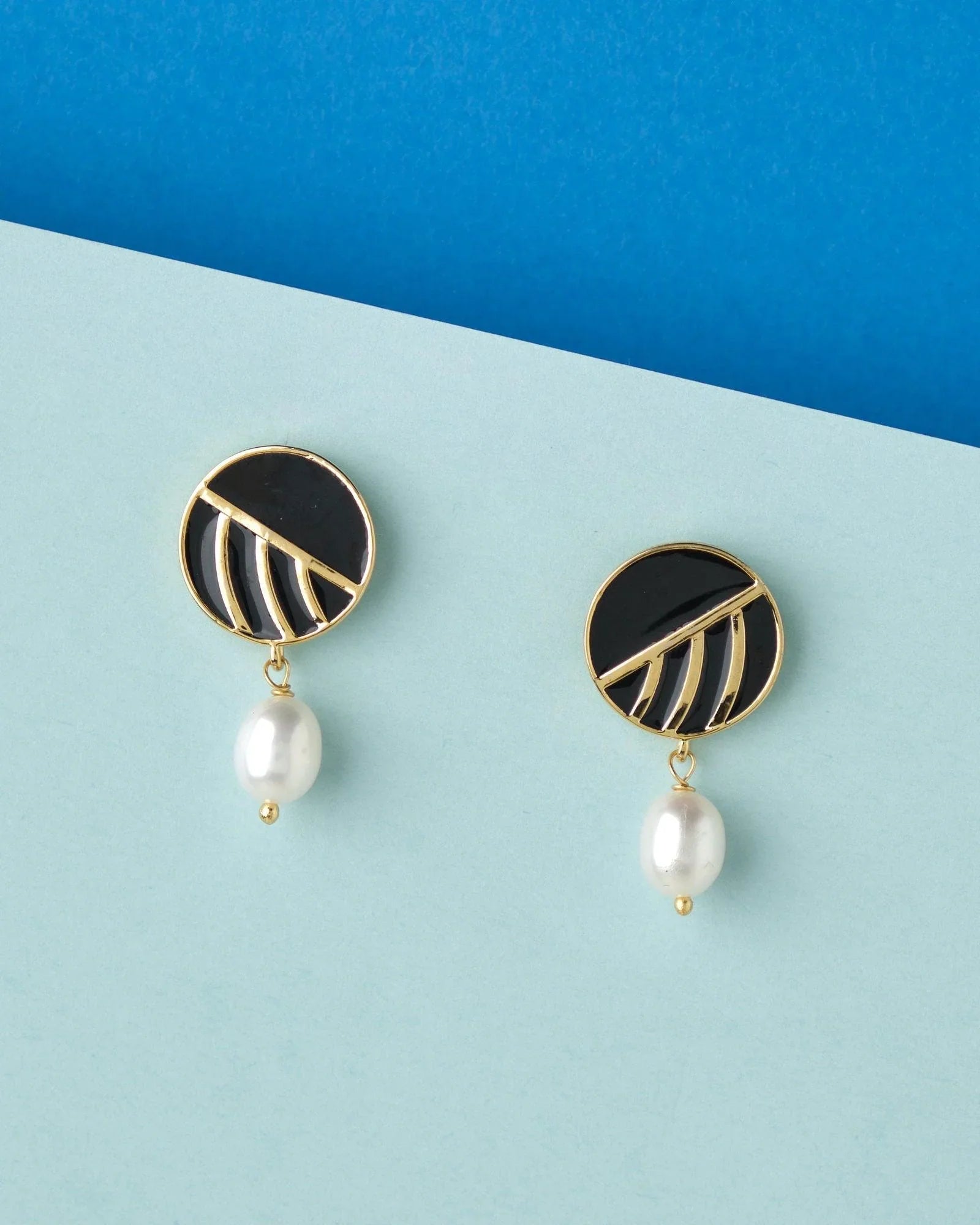 Timeless Beauty Drop Pearl Earring