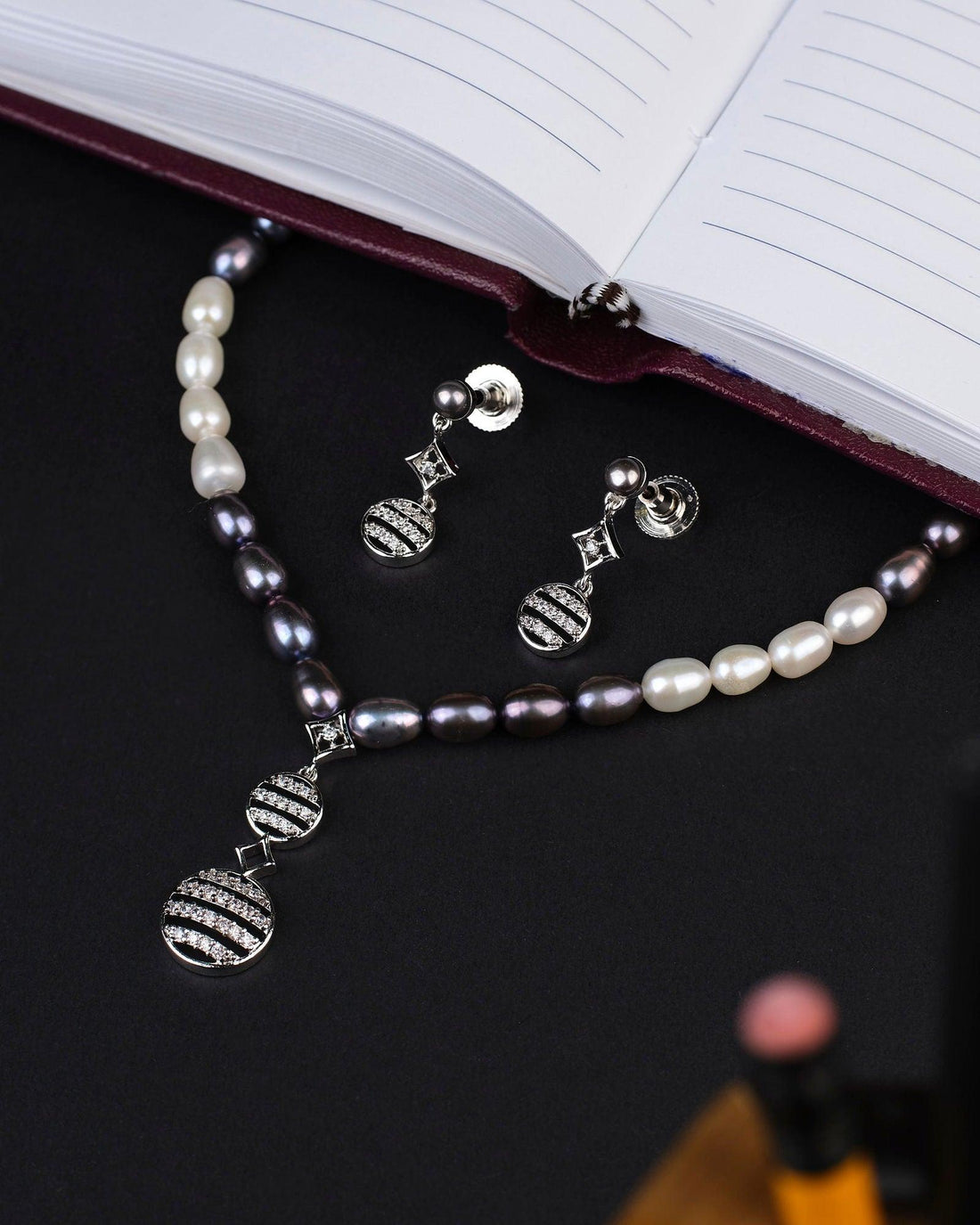 Trendy Black & White Single Line Set - Chandrani Pearls