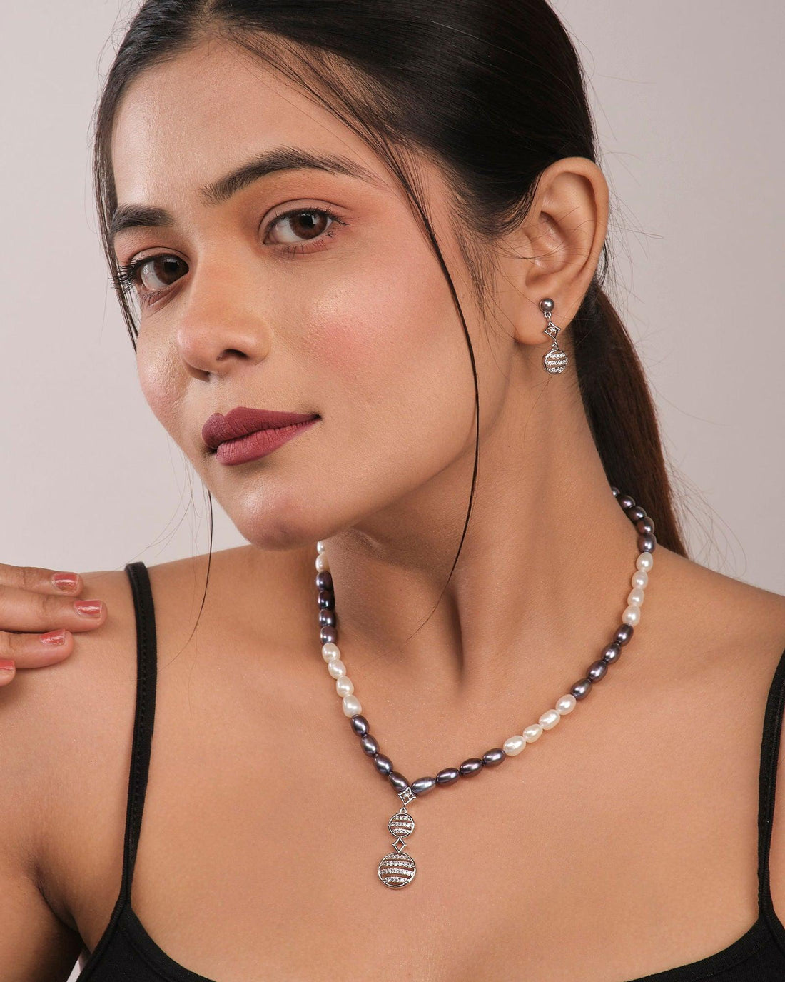 Trendy Black & White Single Line Set - Chandrani Pearls