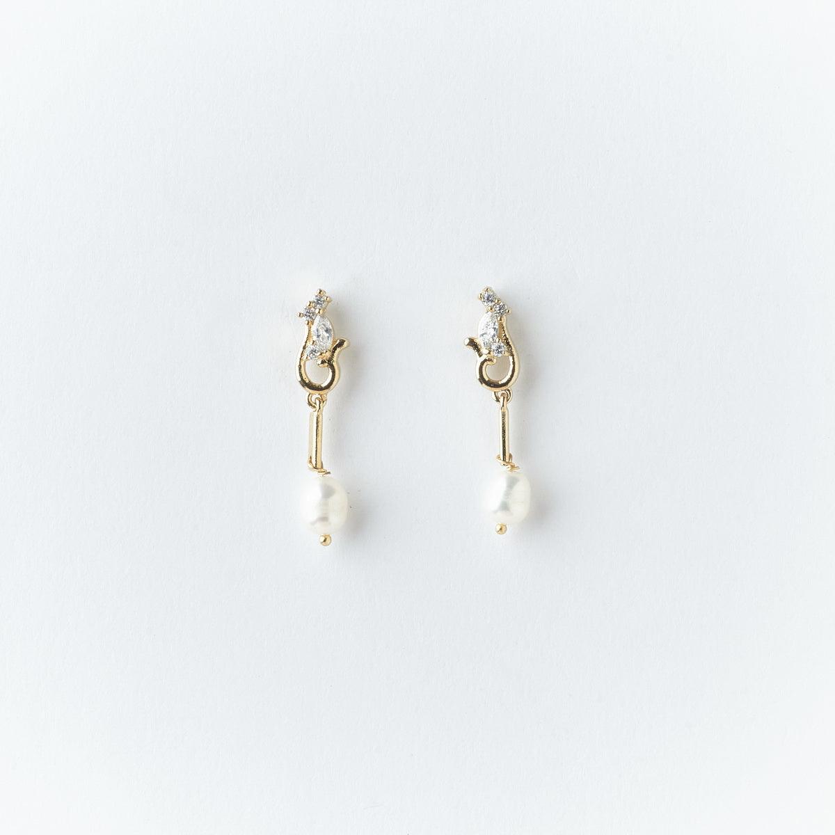 Delicate Stone Studded Pearl Earring - Chandrani Pearls