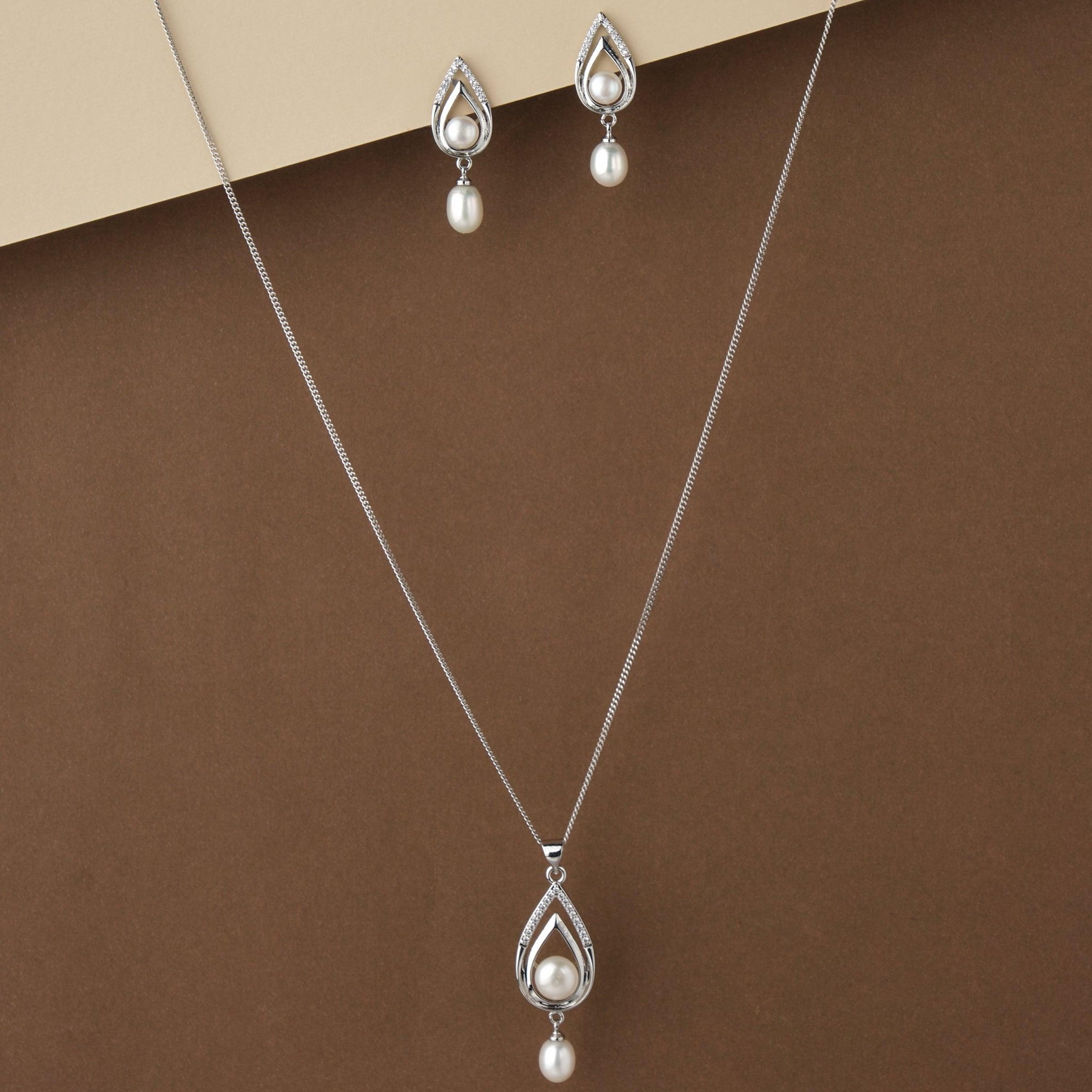 Elegant Pearl Studded Pendant Set D00865 - Chandrani Pearls