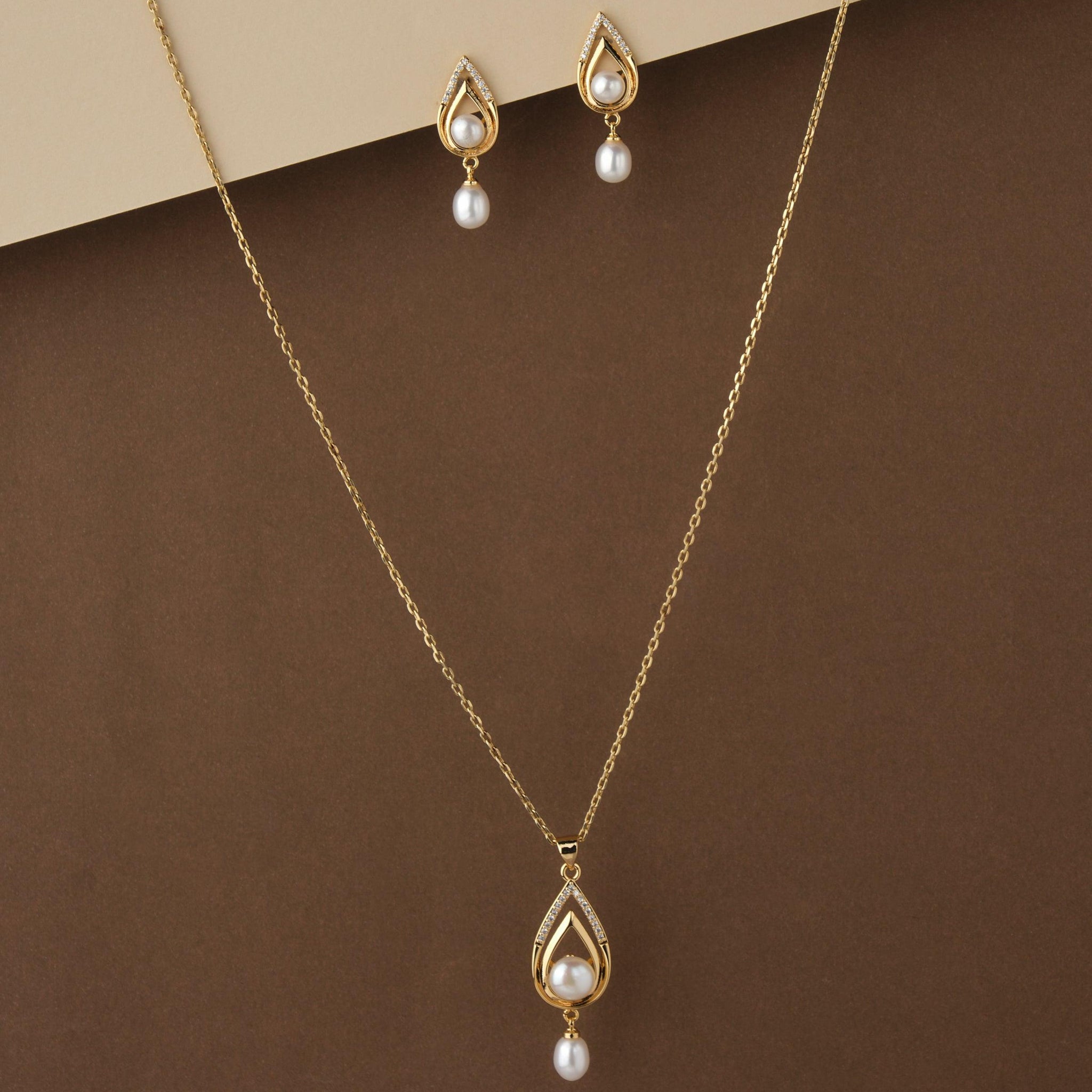 Elegant Pearl Studded Pendant Set D00866 - Chandrani Pearls
