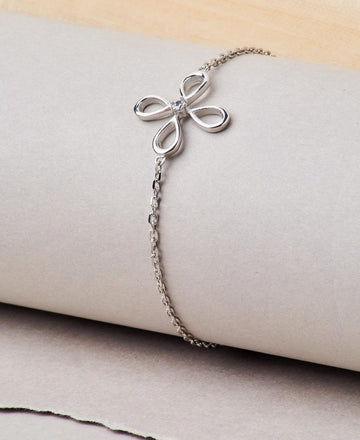 Fashionable Floral Stone Studded Silver Bracelet. - Chandrani Pearls