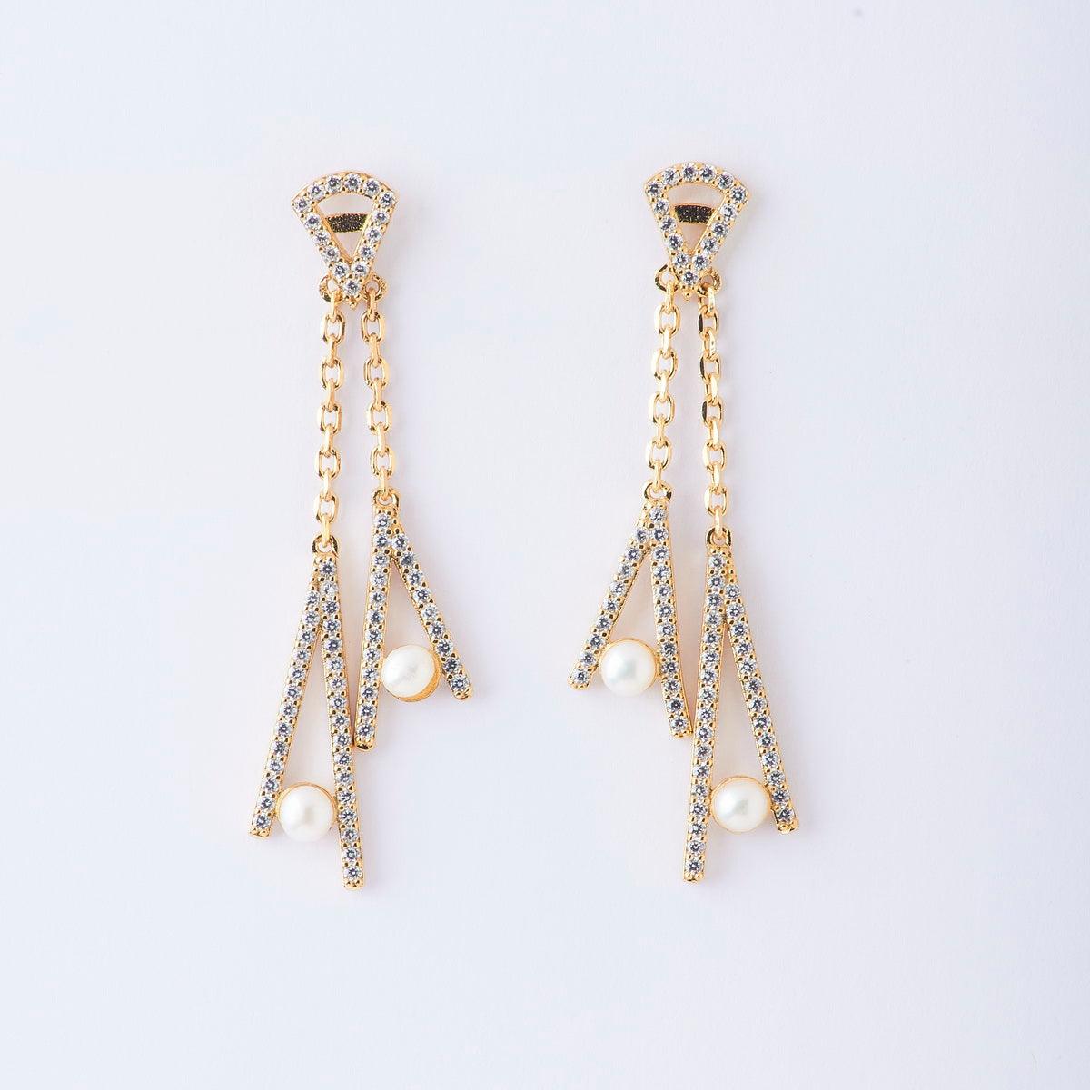 Fashionable Hanging Real Pearl Earring