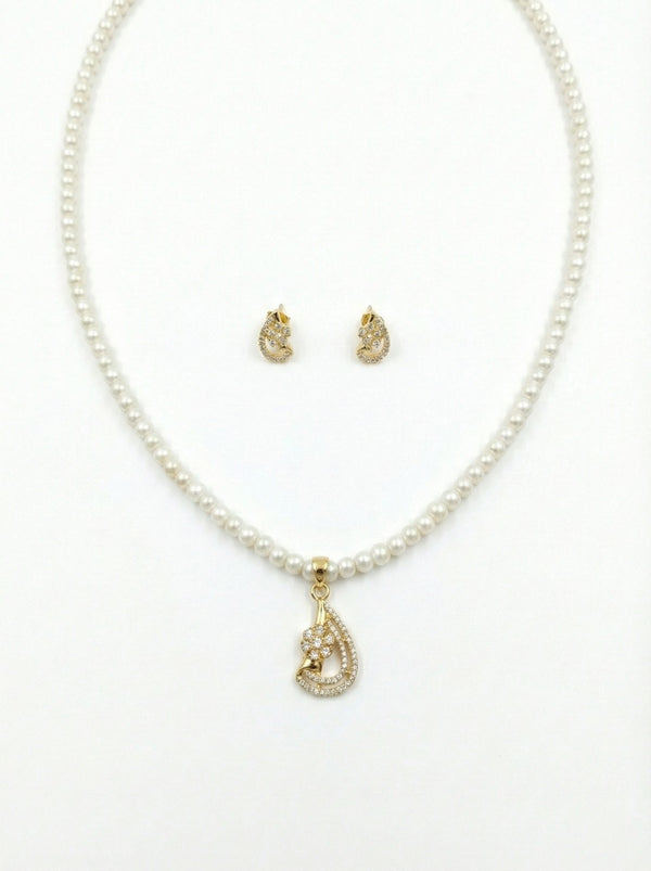Elegant Floral Teardrop Pearl Necklace Set