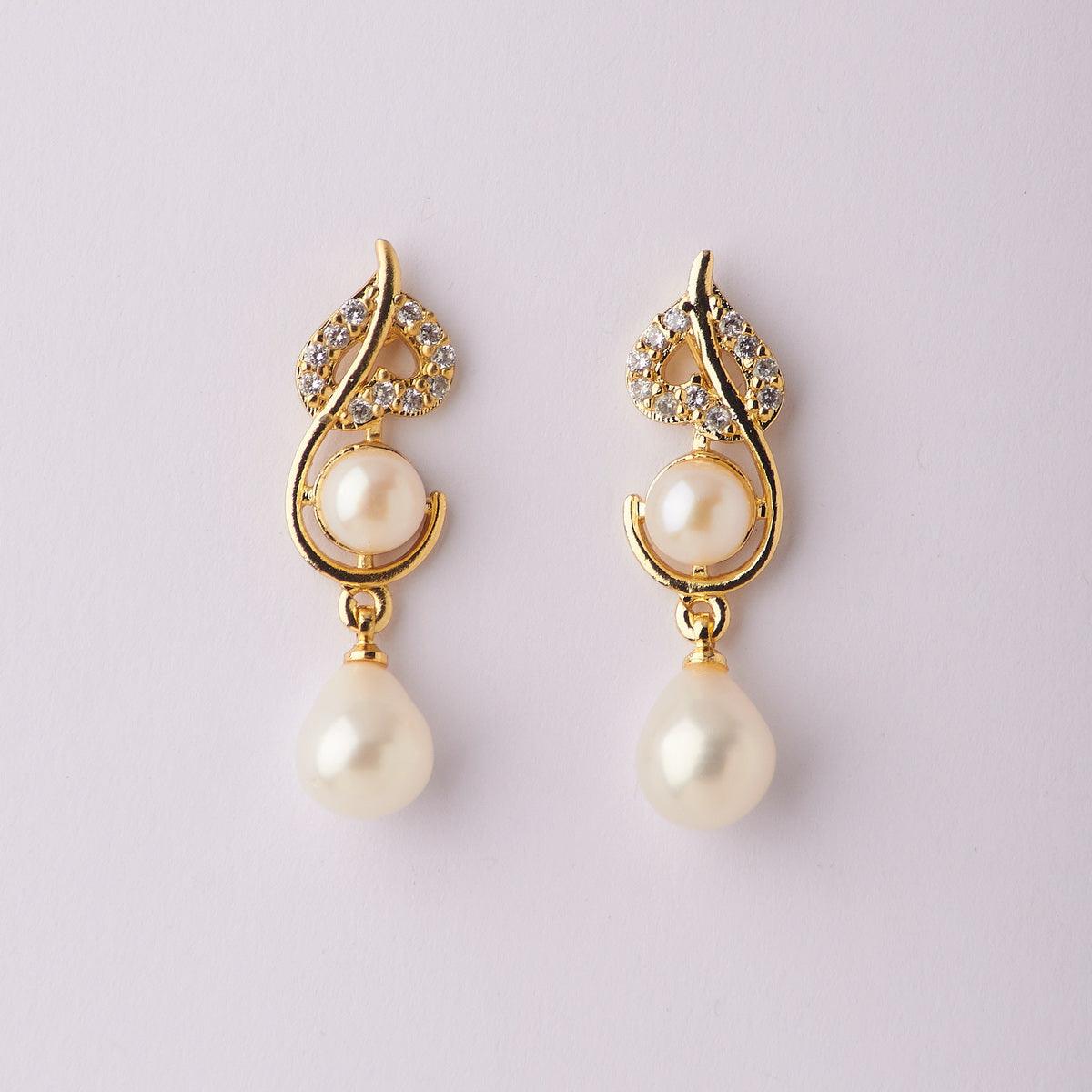 Graceful Stone Studded Earring - Chandrani Pearls