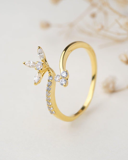Laya Twirl Gold & Diamond Ring - Chandrani Pearls