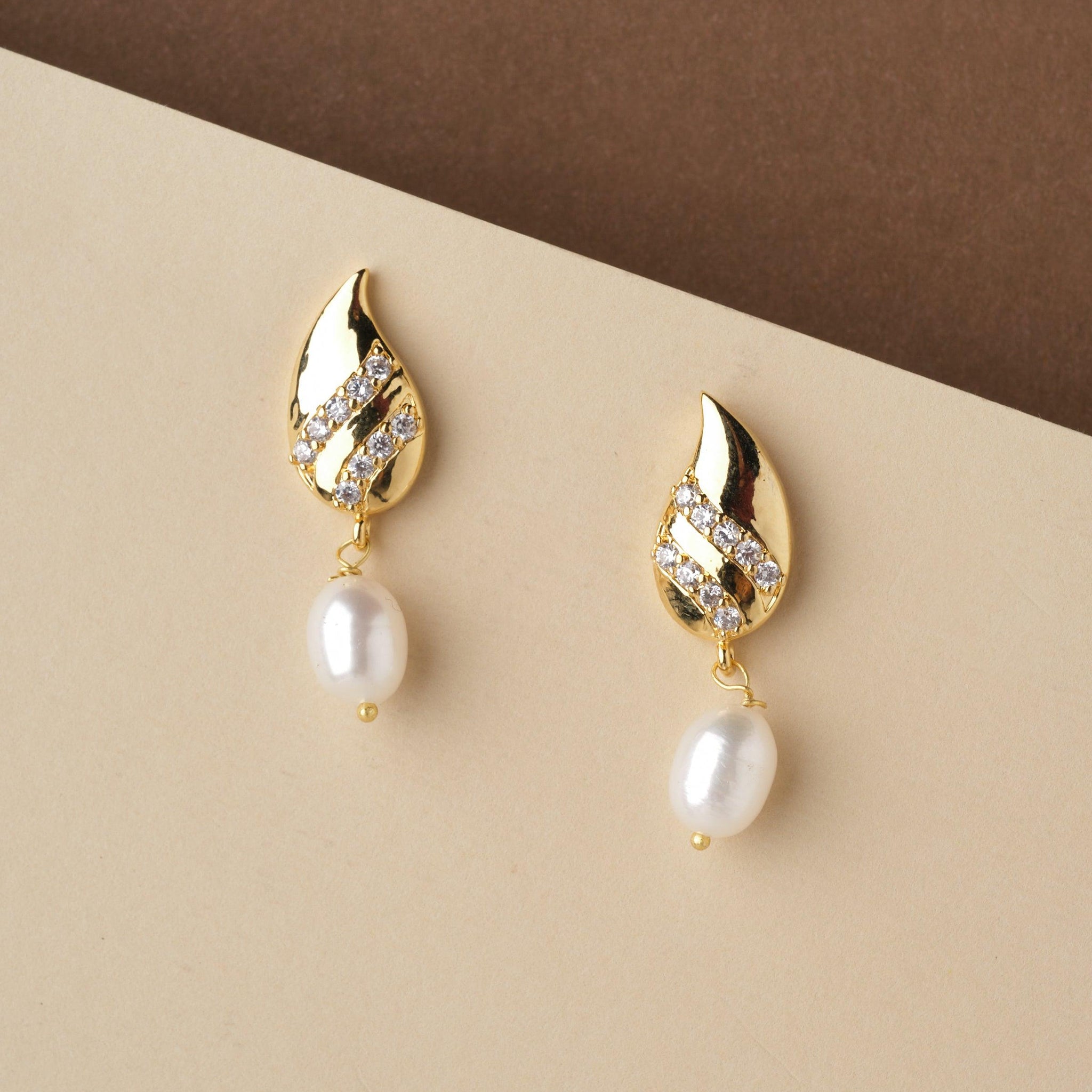 Leafy Stone Stud Pearl Earring - Chandrani Pearls