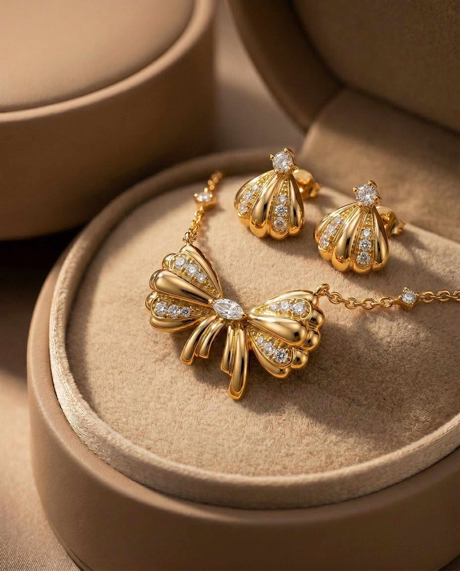 Golden Shell-Bow CZ Jewellery Set