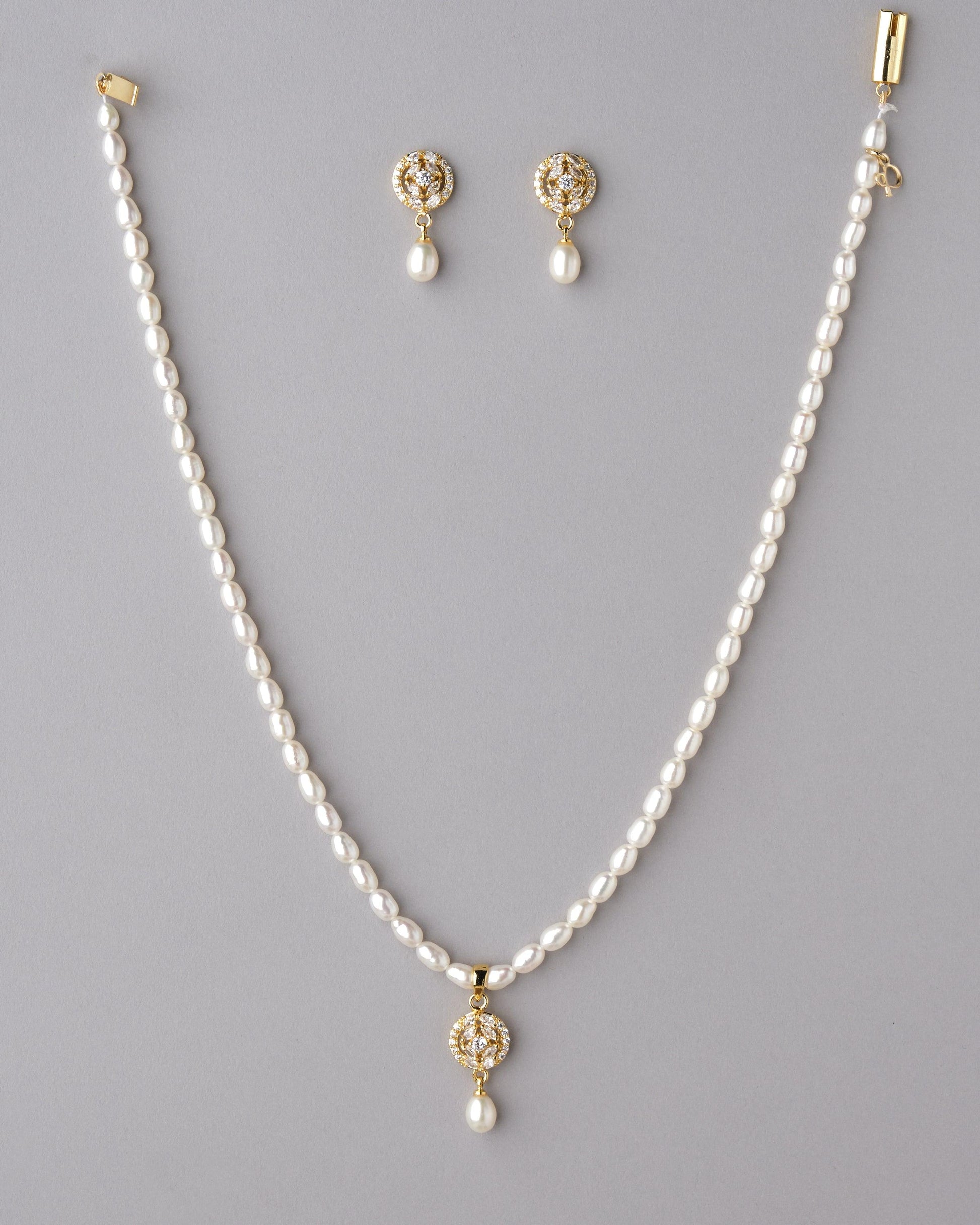 Pretty Pearl Necklace Set