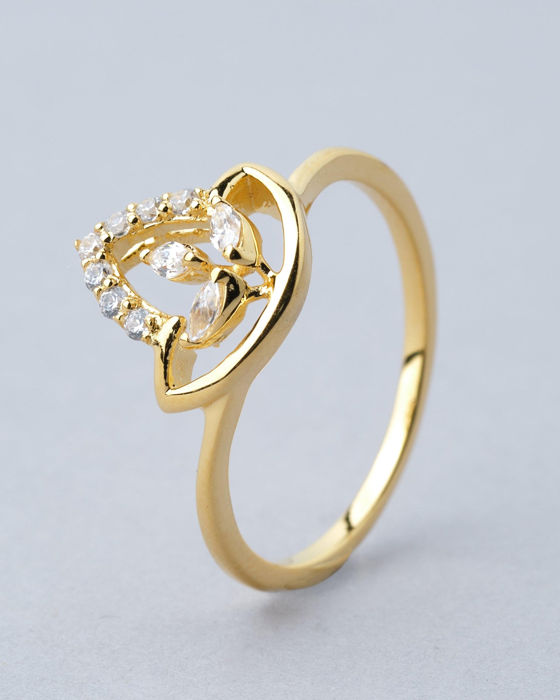 Radiant Linear Gold & Diamond Ring - Chandrani Pearls