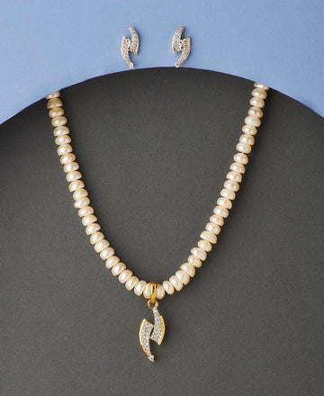 Simple and Elegant Stone Studded Necklace Set - Chandrani Pearls