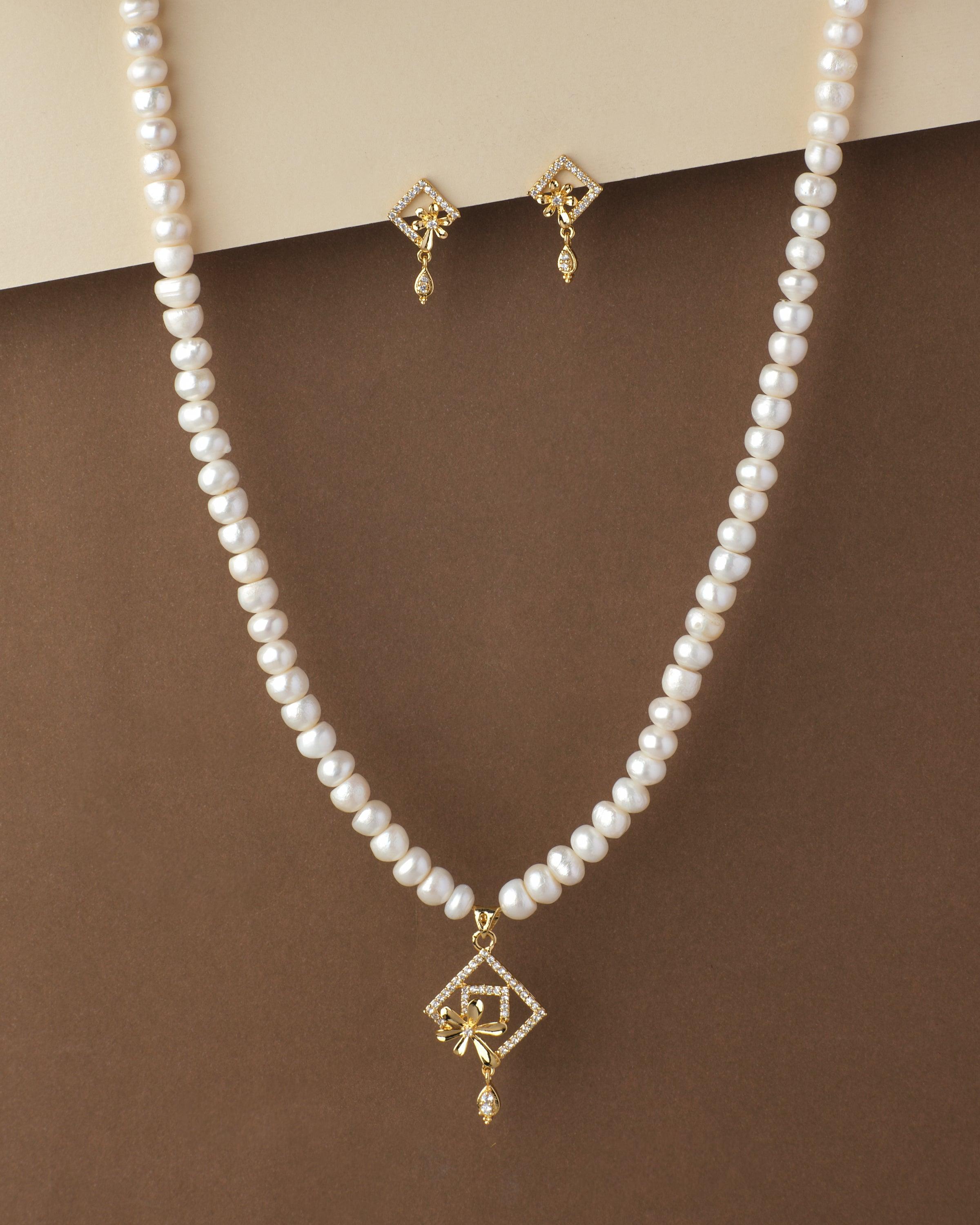 Mikimoto Pearl Pendant Solitaire Necklace in 18k Gold